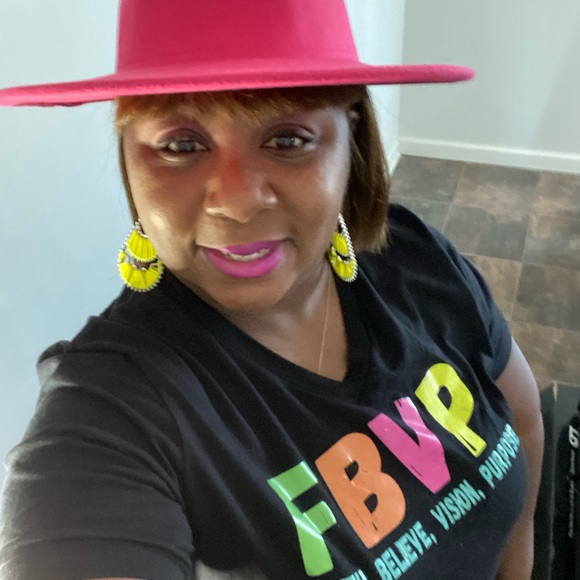 Meet your Posher, Ivy - Picture 3 of 3